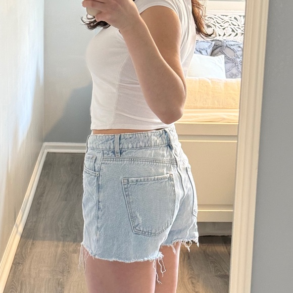 Dynamite Claudia Light Denim Distressed Shorts - Picture 5 of 6